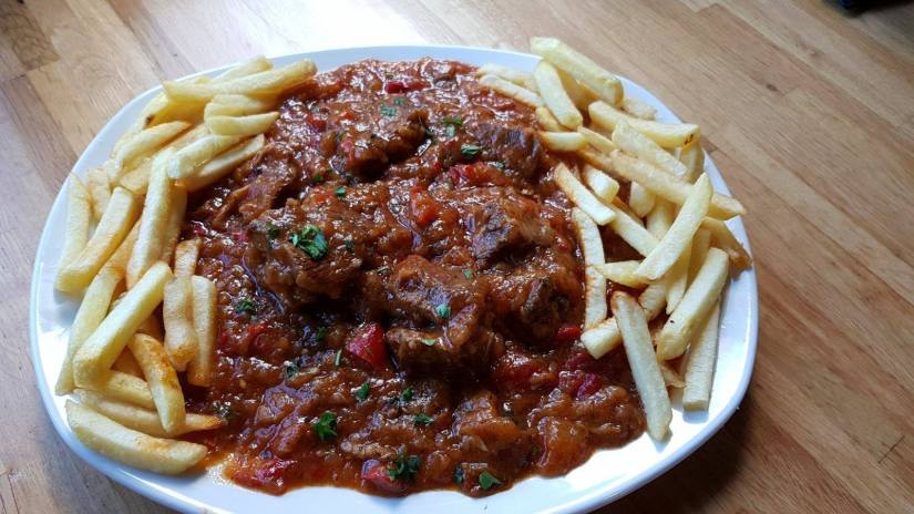 zancarron guisado con pisto